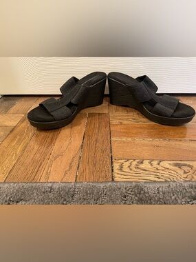 Croft & Barrow memory foam wedge sandals only worn